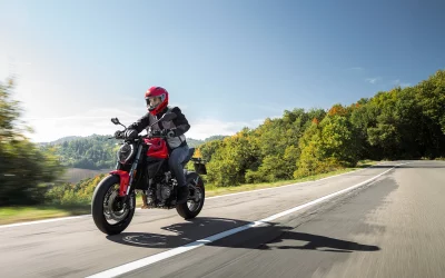 La nouvelle Ducati Monster V2 débarque bientôt en showroom.